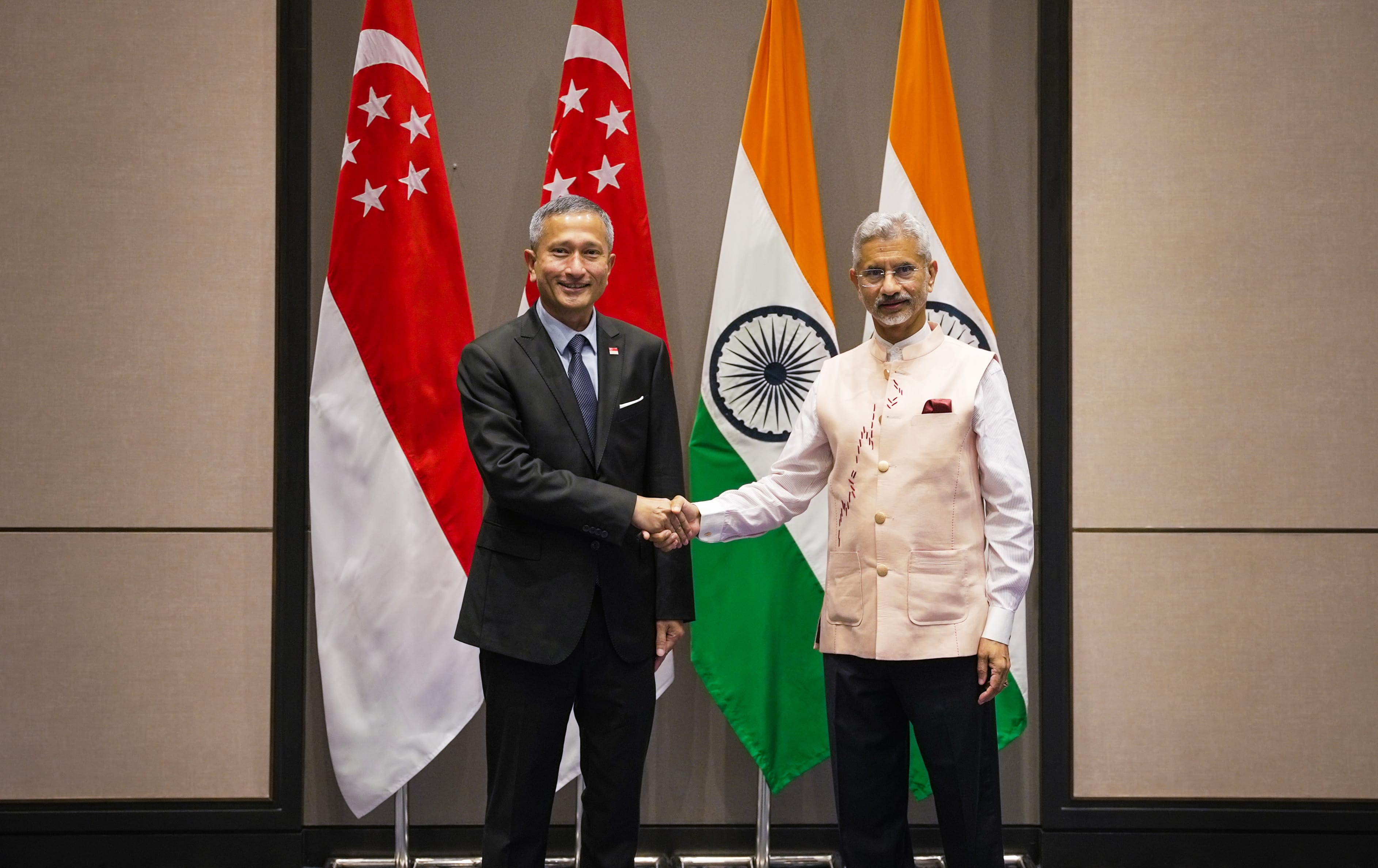 Group of seven people in business attire, standing beneath the "ERBER Group" logo and monitors showing produce.